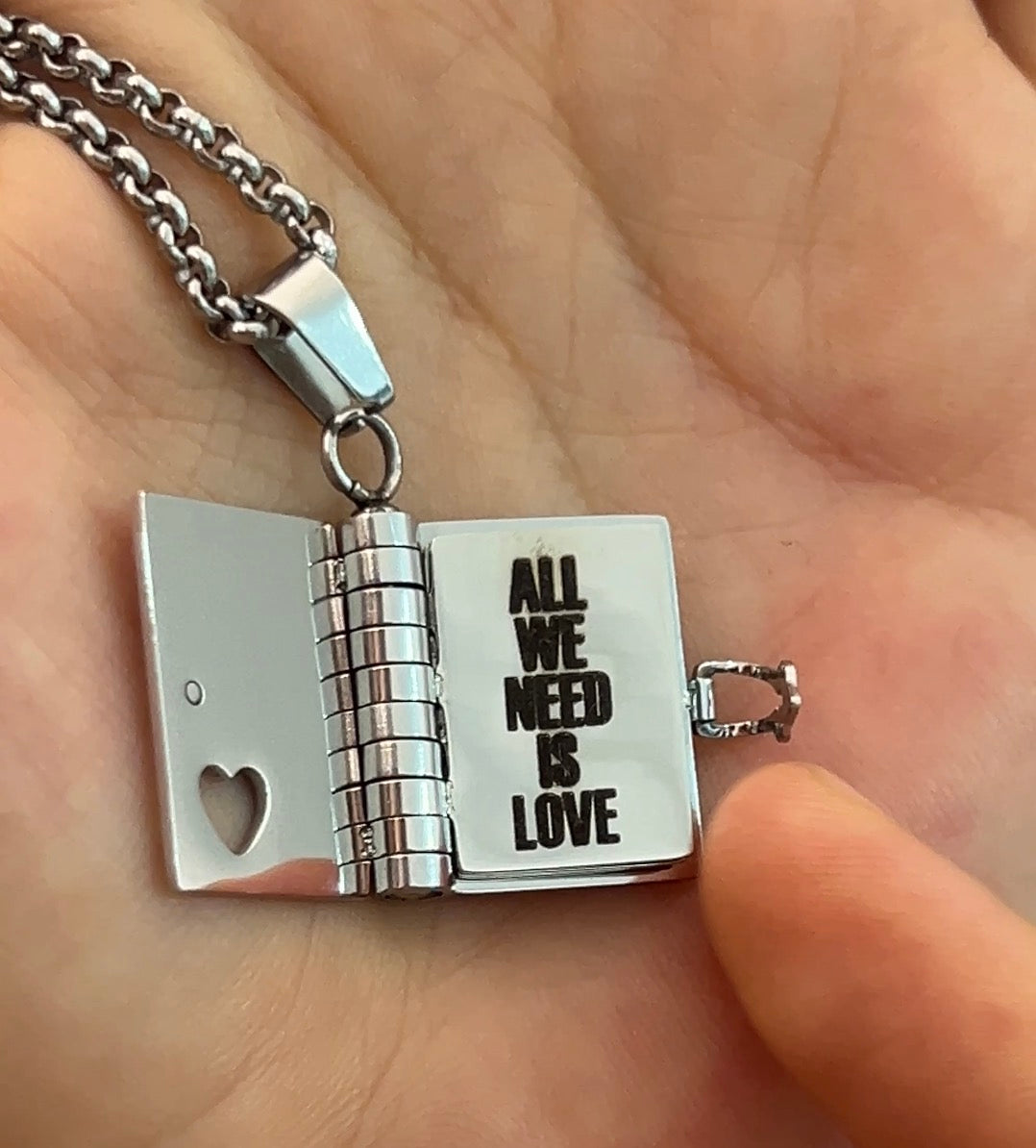 COLLAR LIBRO CANSEBERO